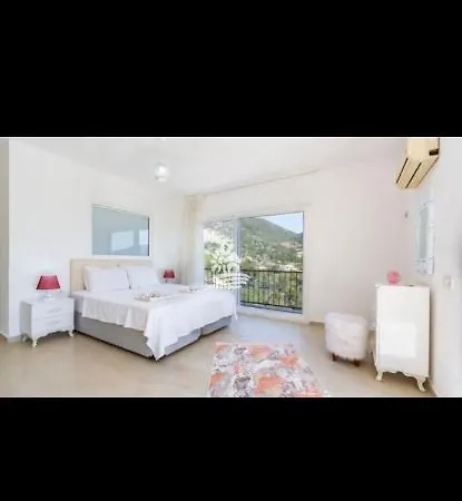 Kristal Hotel